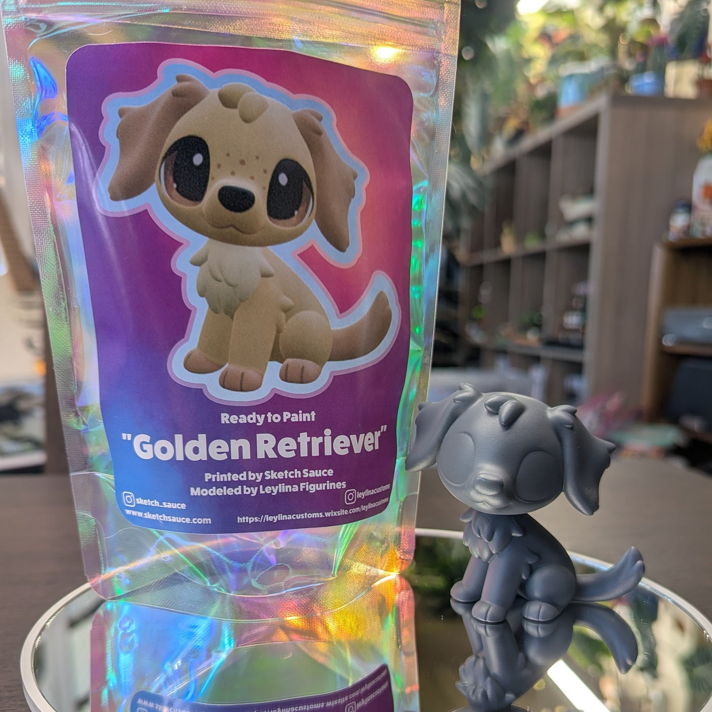 Leylina Figurines - December 2025 - Golden Retriever
