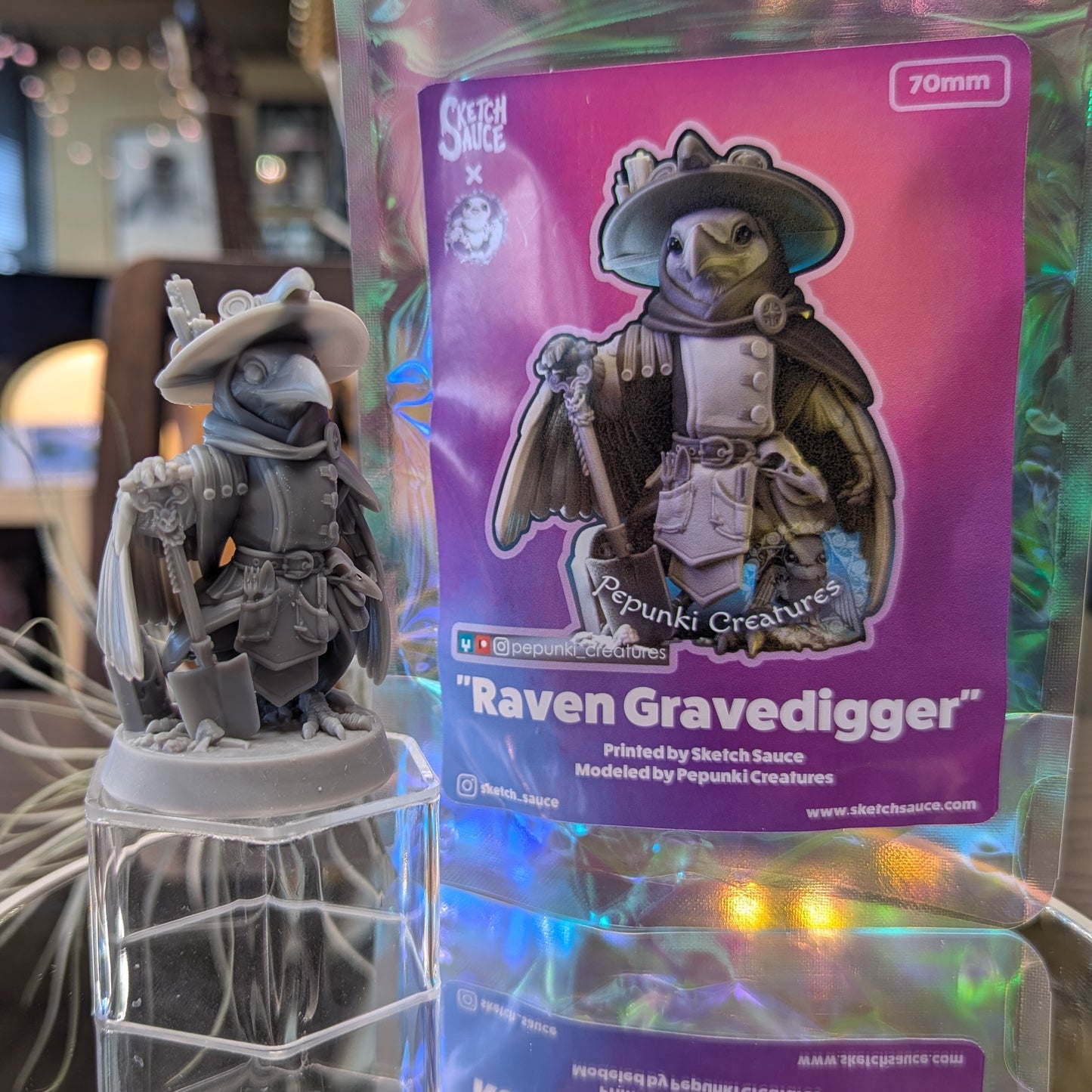 Pepunki Creatures - Raven Gravedigger