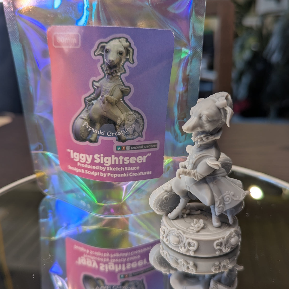 Pepunki Creatures - Italian Greyhound Sightseer